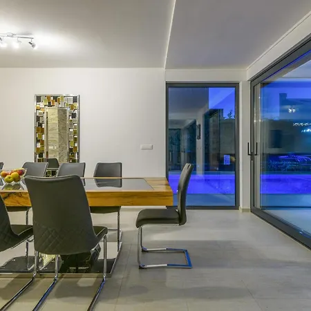 In With Outdoor Swimming Pool Holiday home *