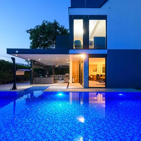 In With Outdoor Swimming Pool * Fazana