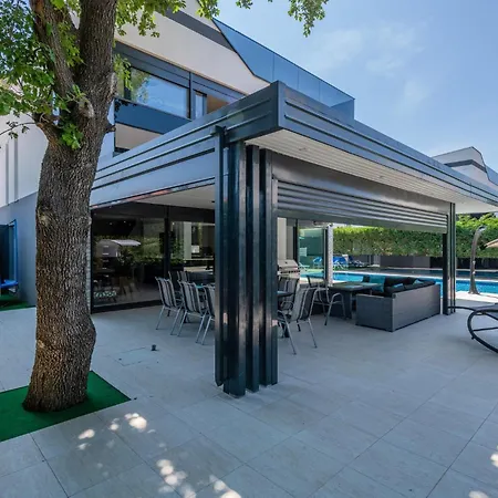In With Outdoor Swimming Pool Holiday home Fazana